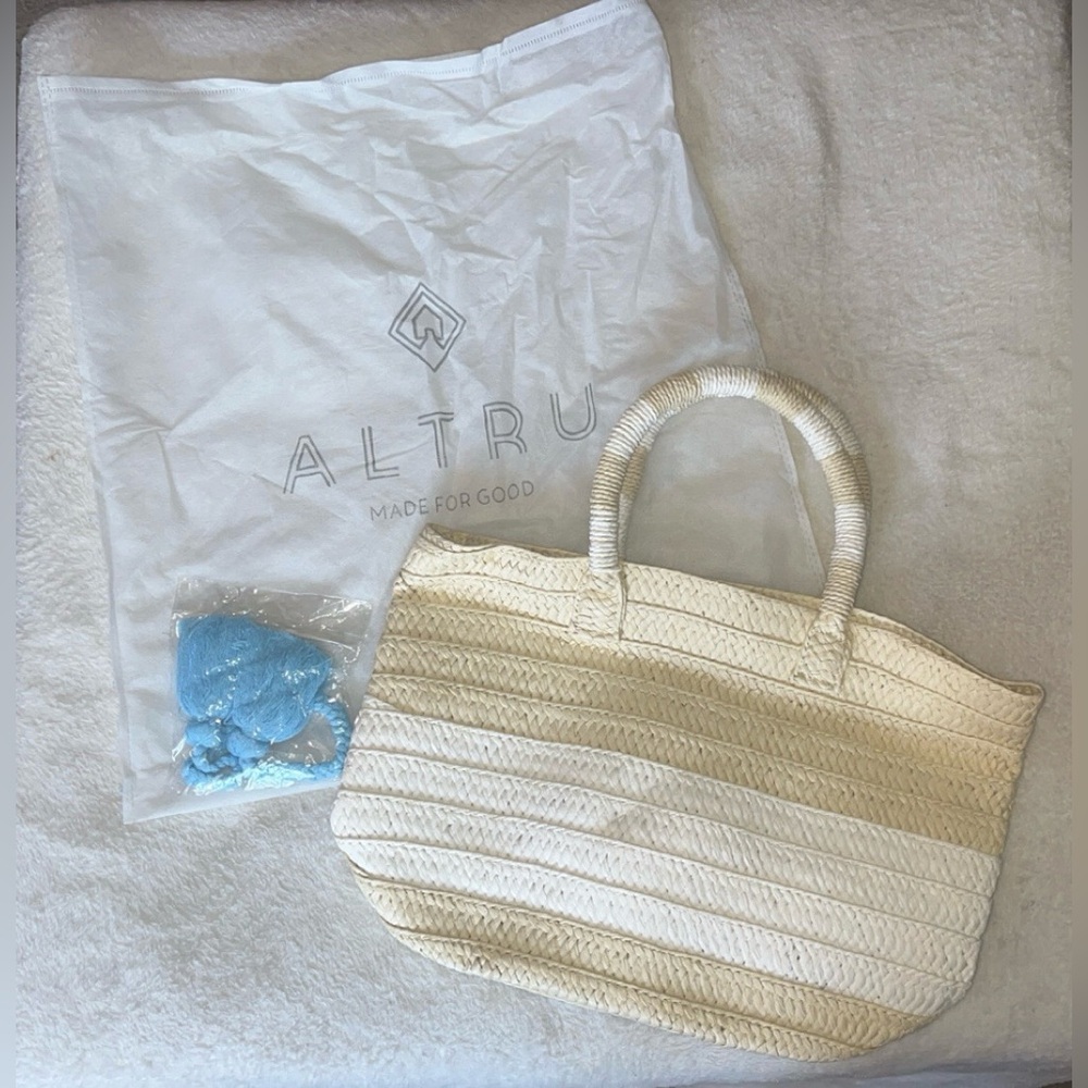 🆕 Altru Handwoven Tote with Dust Bag and tassels Beach Bag